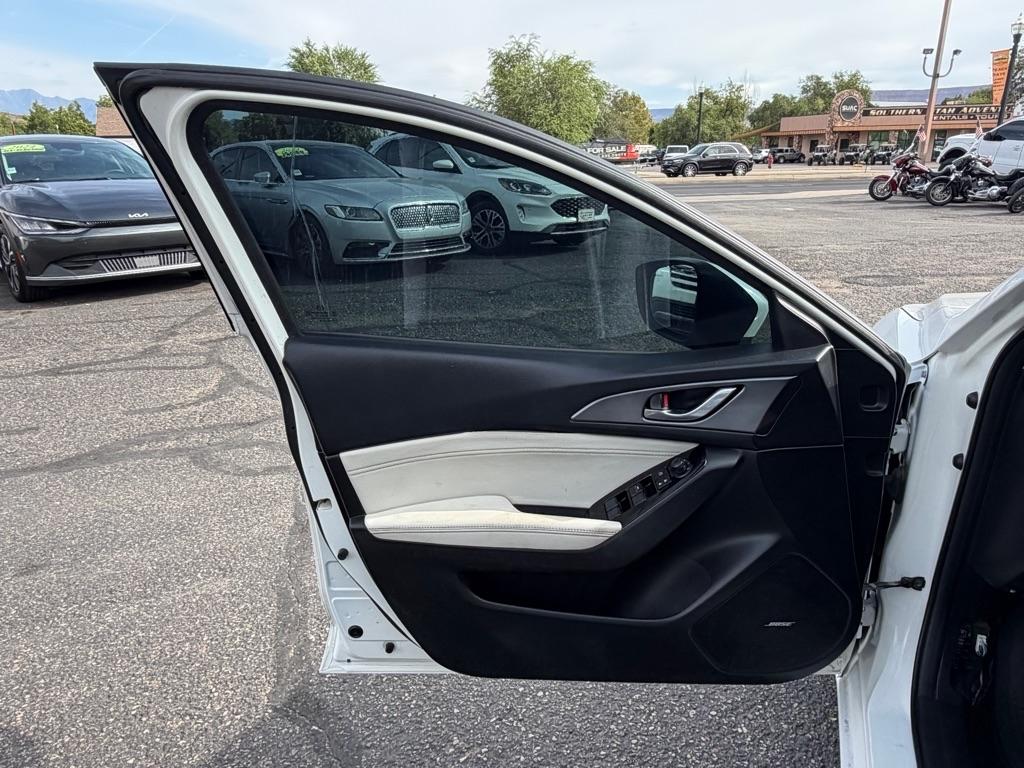 Mazda MAZDA3 s Grand Touring AT 4-Door 2017