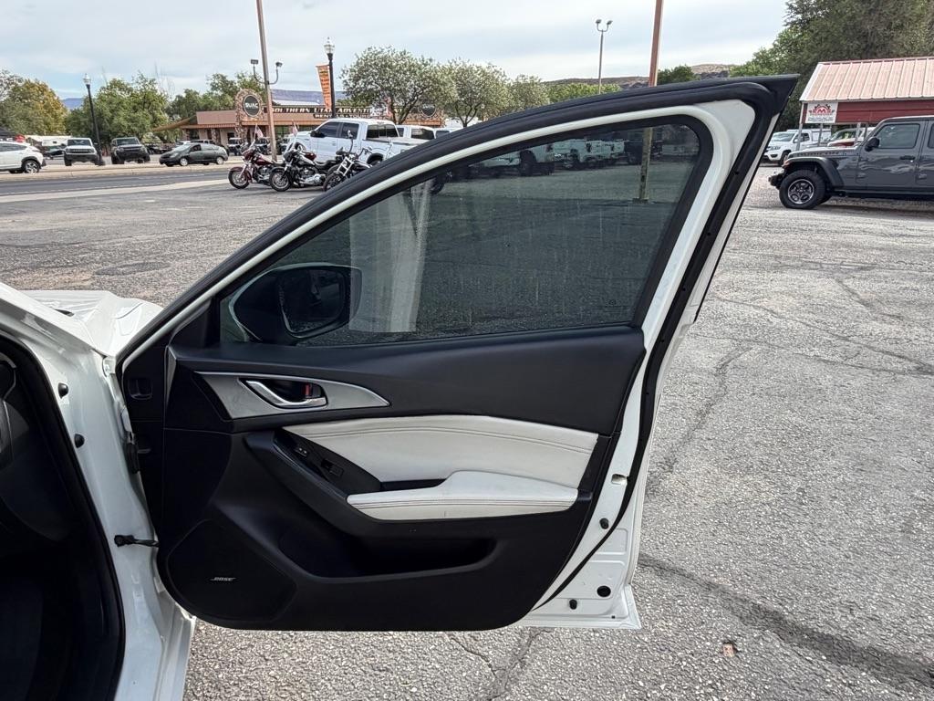 Mazda MAZDA3 s Grand Touring AT 4-Door 2017