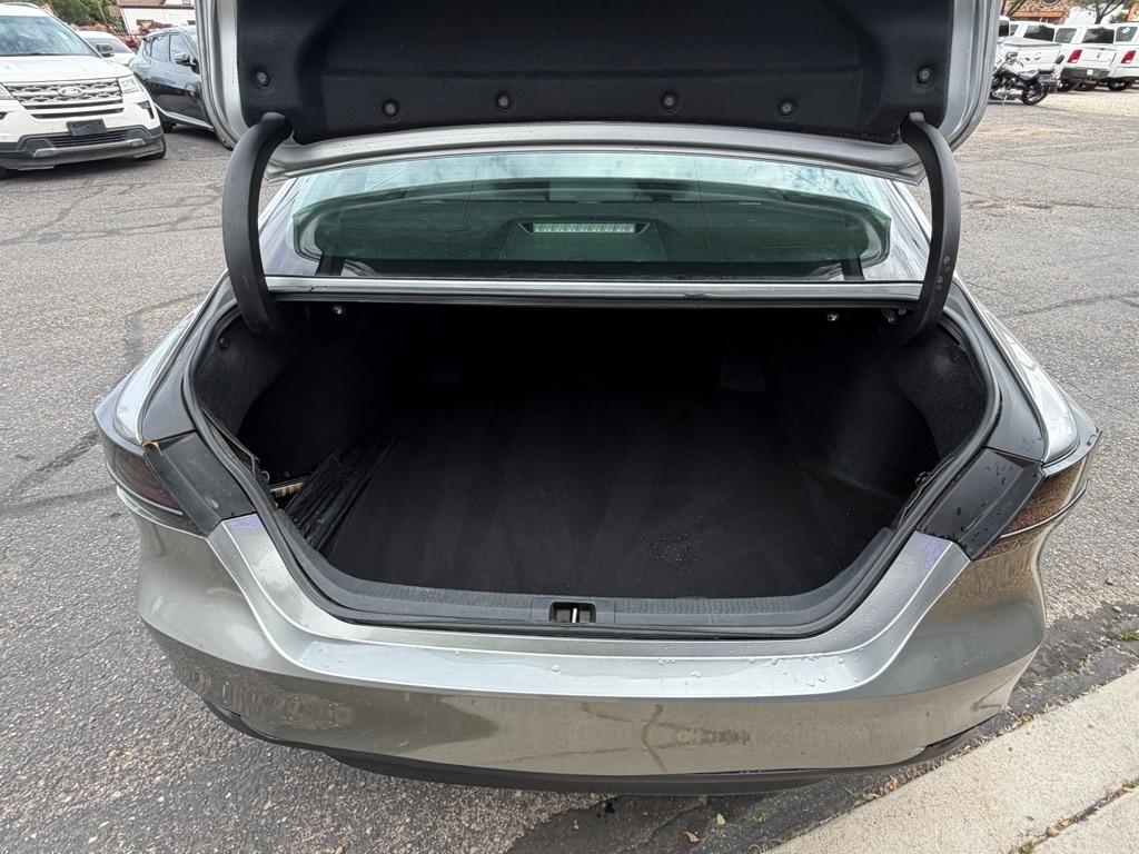 Toyota Camry 4dr Sedan LE 2018