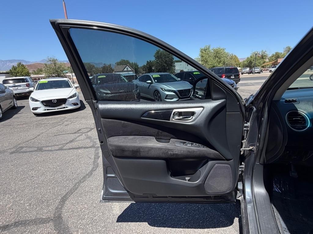 Nissan Pathfinder S 4WD 2014