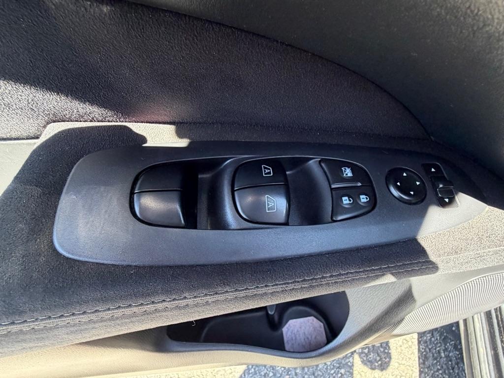 Nissan Pathfinder S 4WD 2014