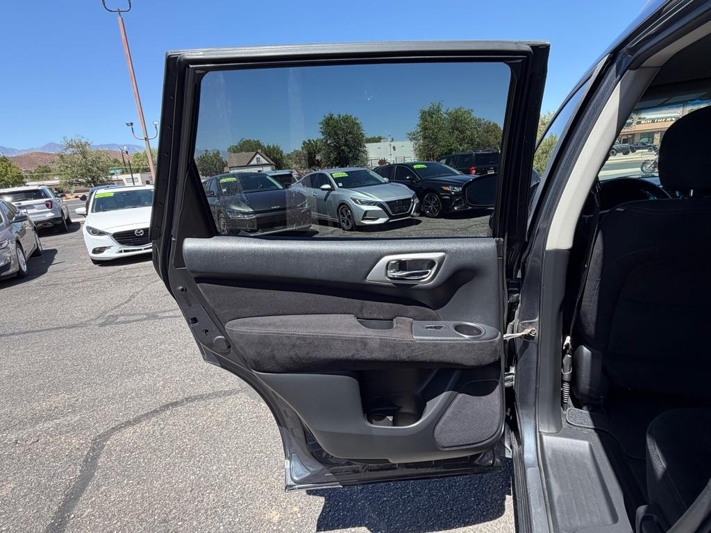 Nissan Pathfinder S 4WD 2014