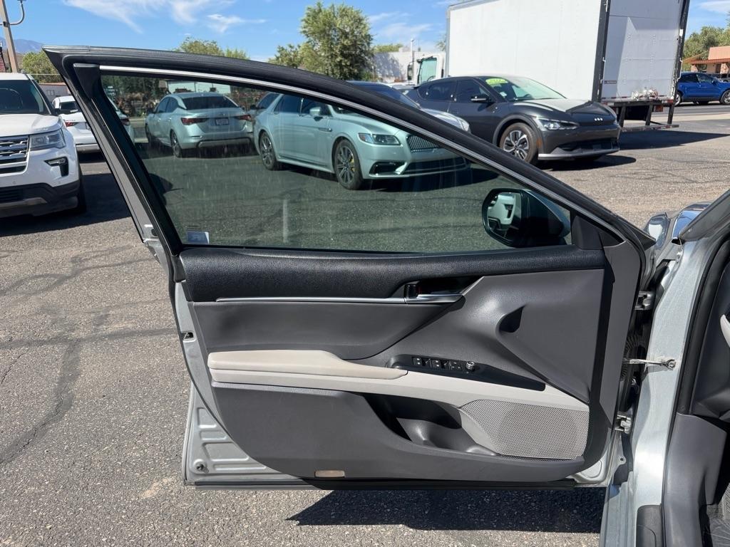 Toyota Camry SE 2018