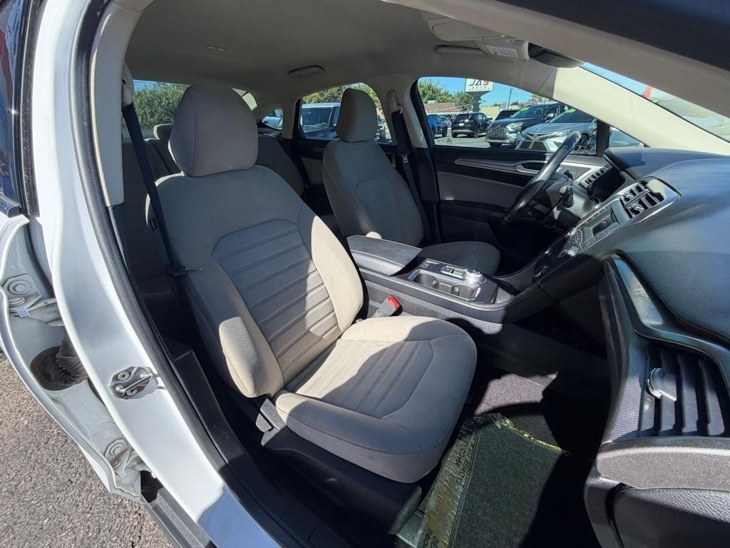 Ford Fusion S 2020
