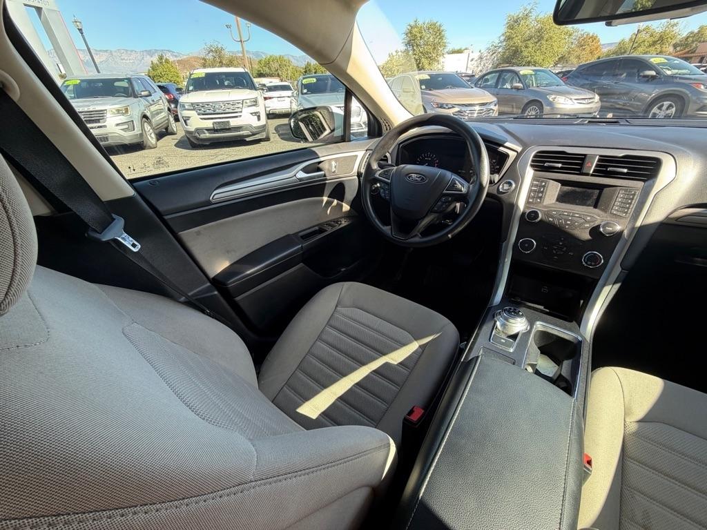 Ford Fusion S 2020