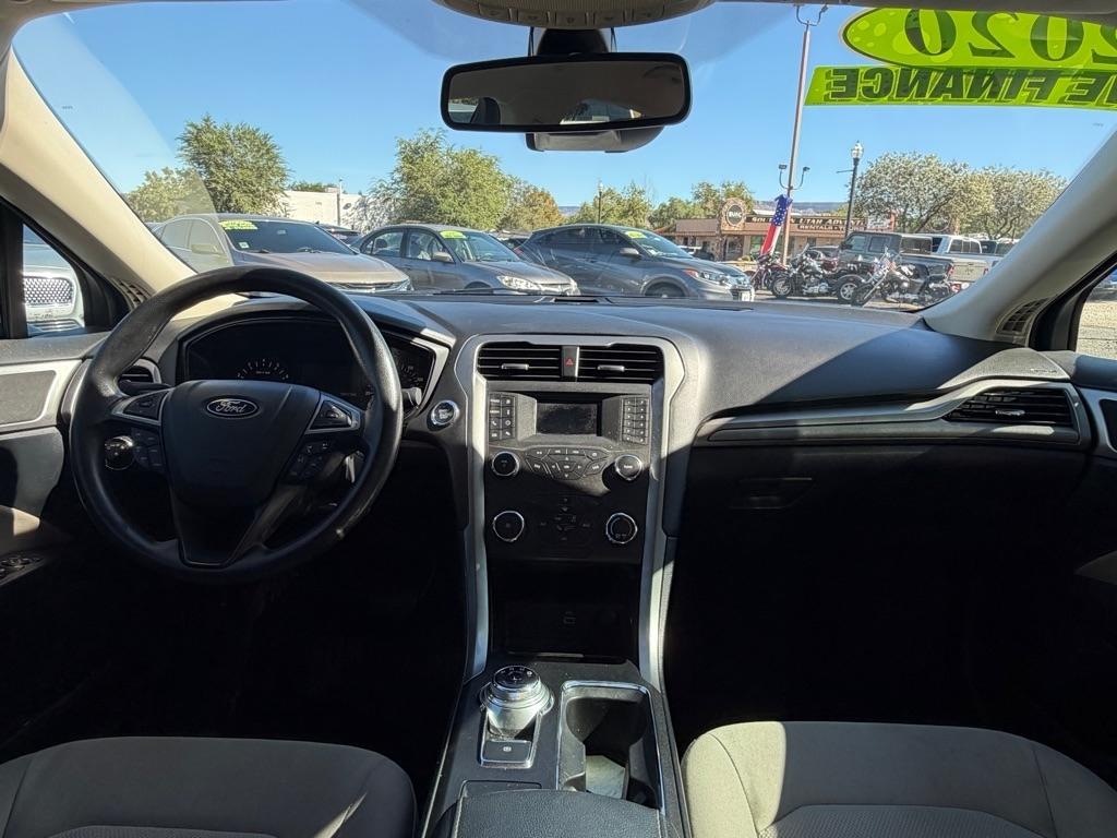 Ford Fusion S 2020
