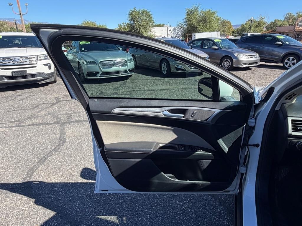 Ford Fusion S 2020