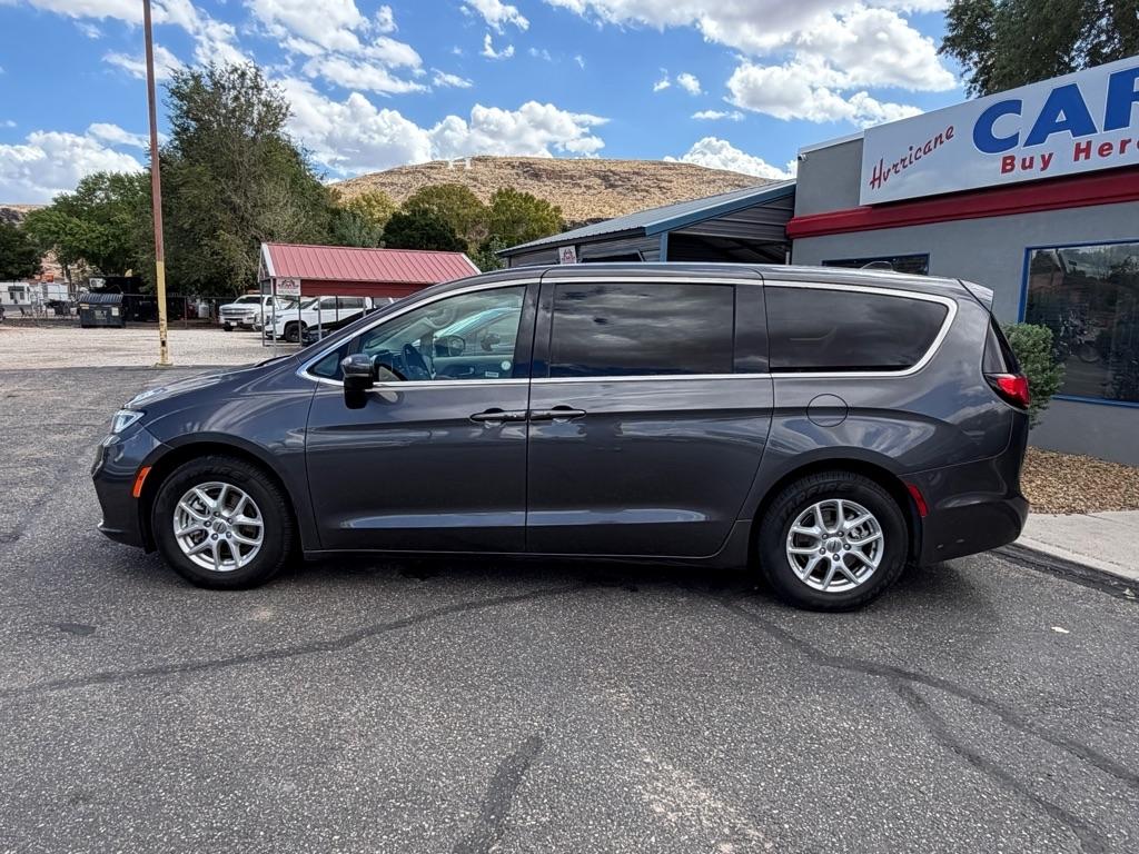 Chrysler Pacifica Touring L 2023