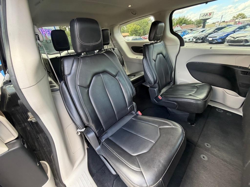 Chrysler Pacifica Touring L 2023
