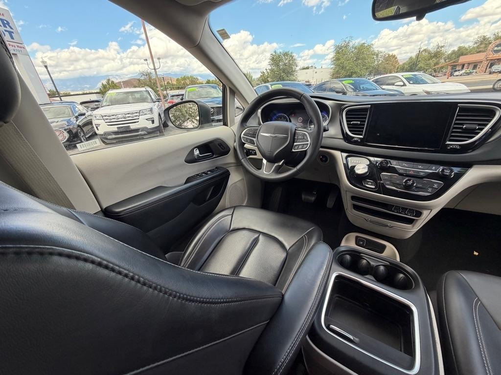 Chrysler Pacifica Touring L 2023