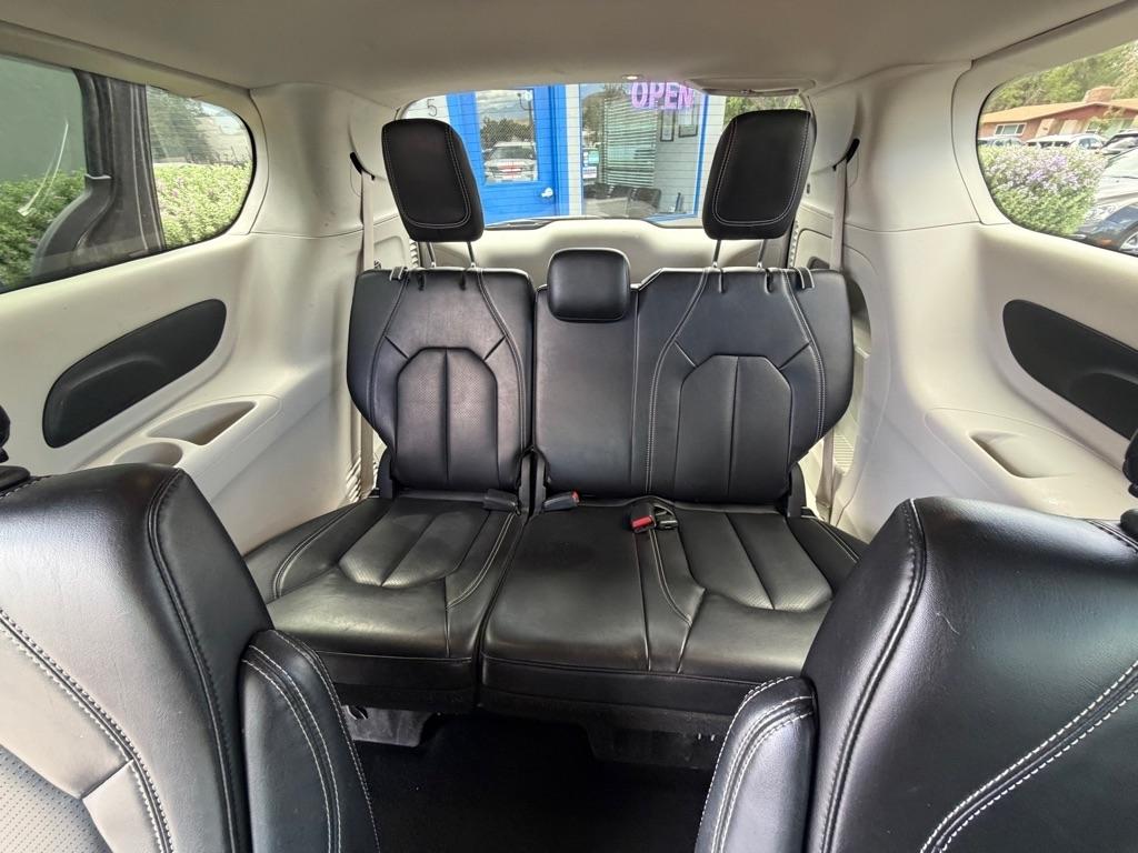 Chrysler Pacifica Touring L 2023