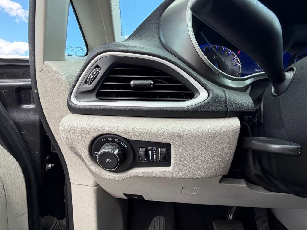 Chrysler Pacifica Touring L 2023