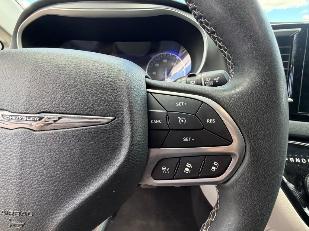 Chrysler Pacifica Touring L 2023
