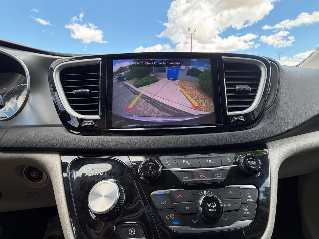 Chrysler Pacifica Touring L 2023