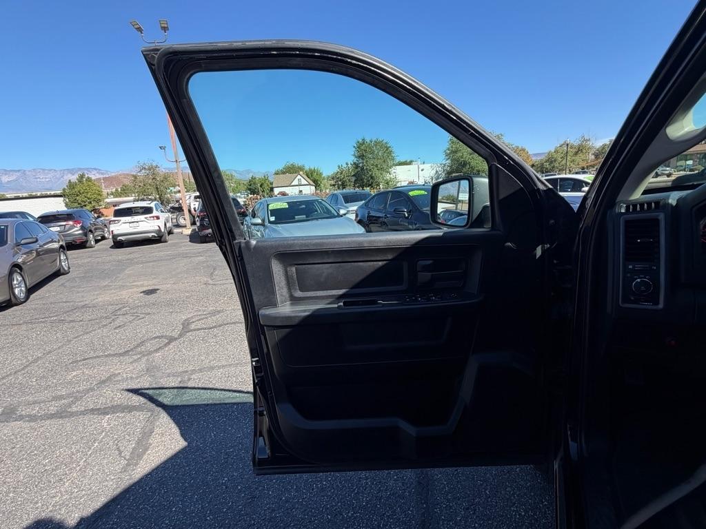 RAM 1500 Classic Tradesman Quad Cab 4WD 2021