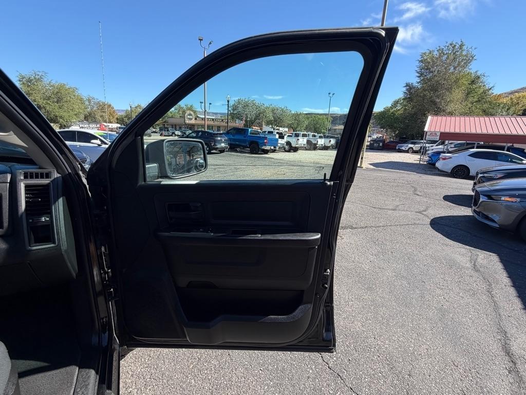 RAM 1500 Classic Tradesman Quad Cab 4WD 2021
