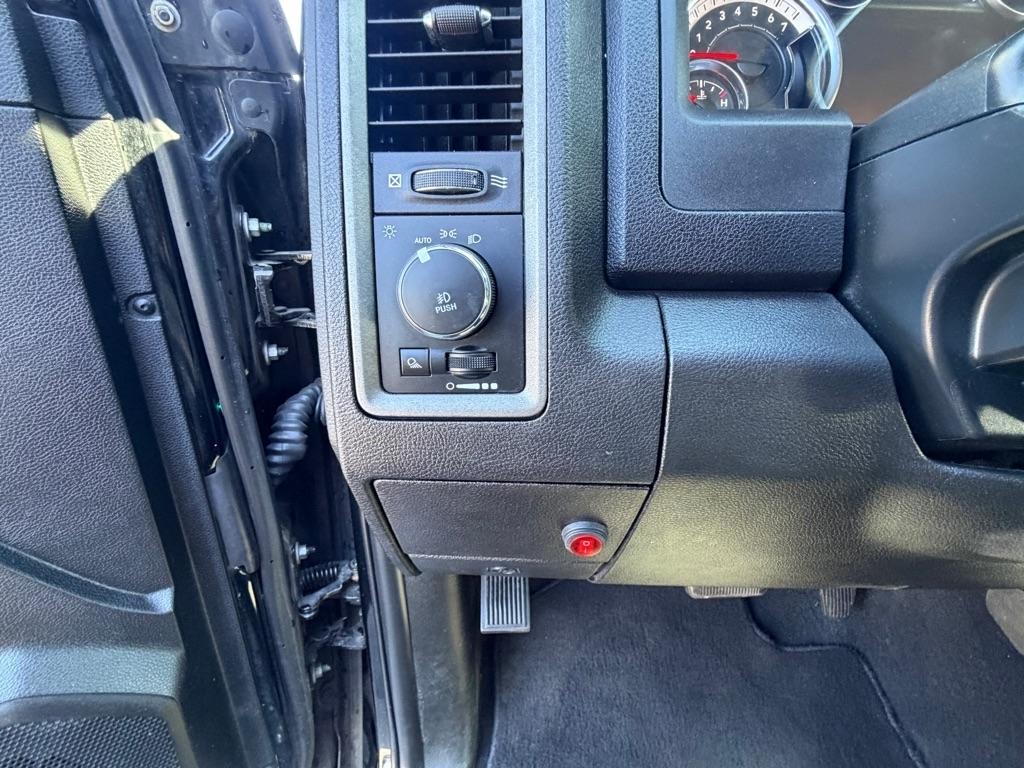 RAM 1500 Classic Tradesman Quad Cab 4WD 2021