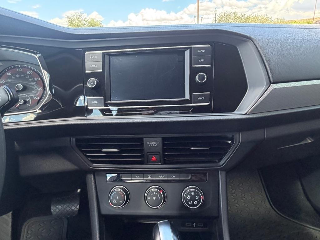 Volkswagen Jetta 1.4T S 8A 2021