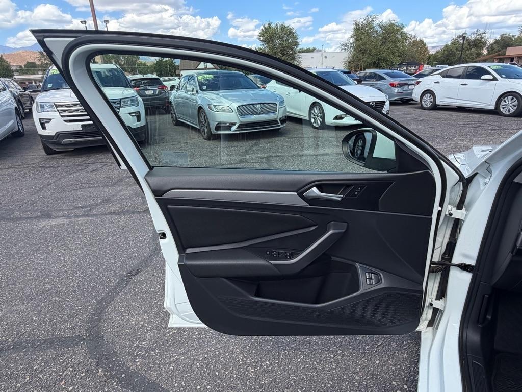 Volkswagen Jetta 1.4T S 8A 2021