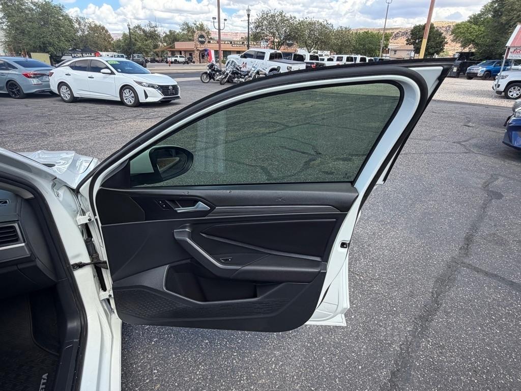 Volkswagen Jetta 1.4T S 8A 2021