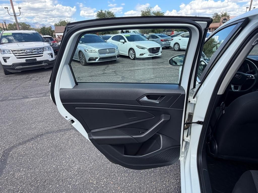 Volkswagen Jetta 1.4T S 8A 2021