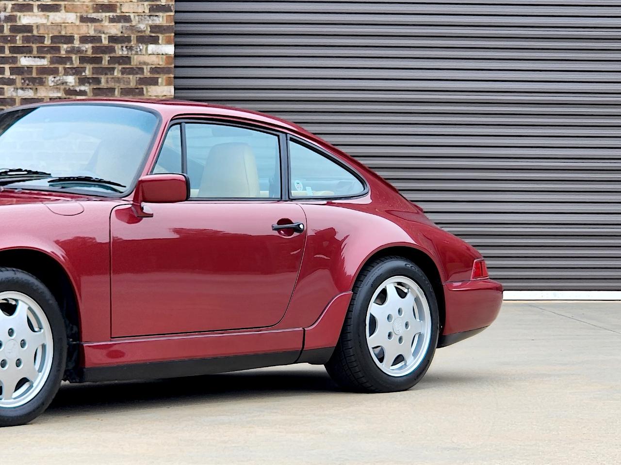 Porsche 911 Carrera 2  1990
