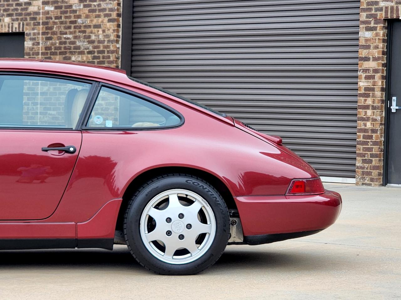 Porsche 911 Carrera 2  1990