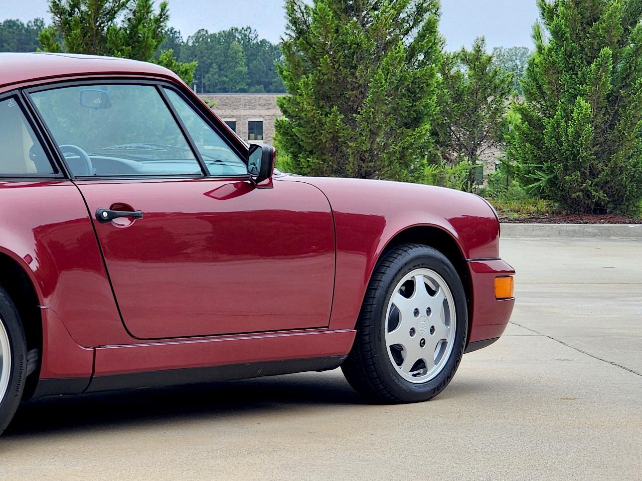 Porsche 911 Carrera 2  1990