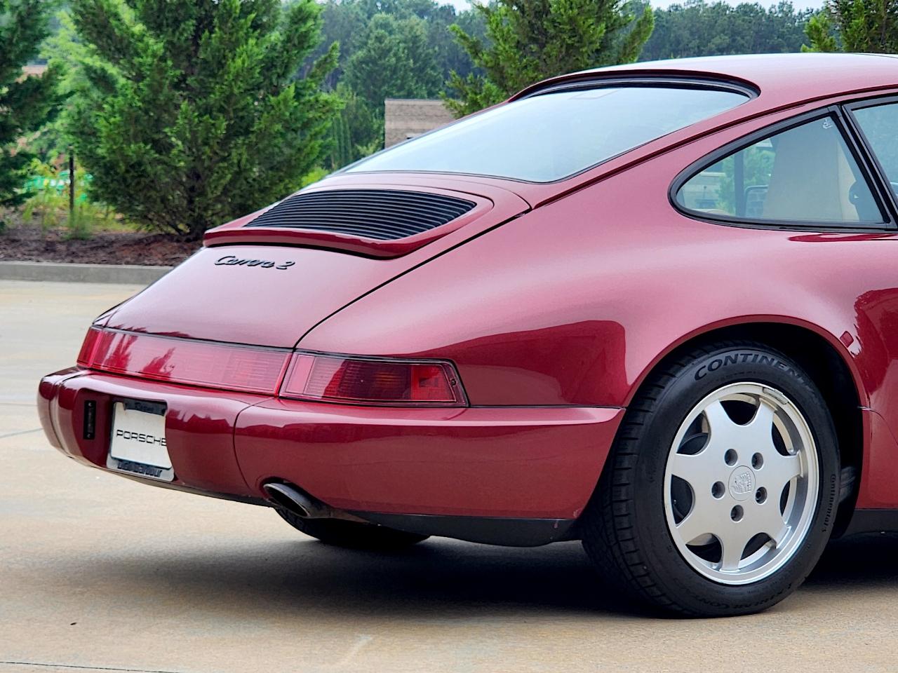 Porsche 911 Carrera 2  1990