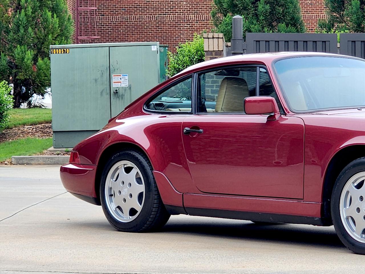 Porsche 911 Carrera 2  1990