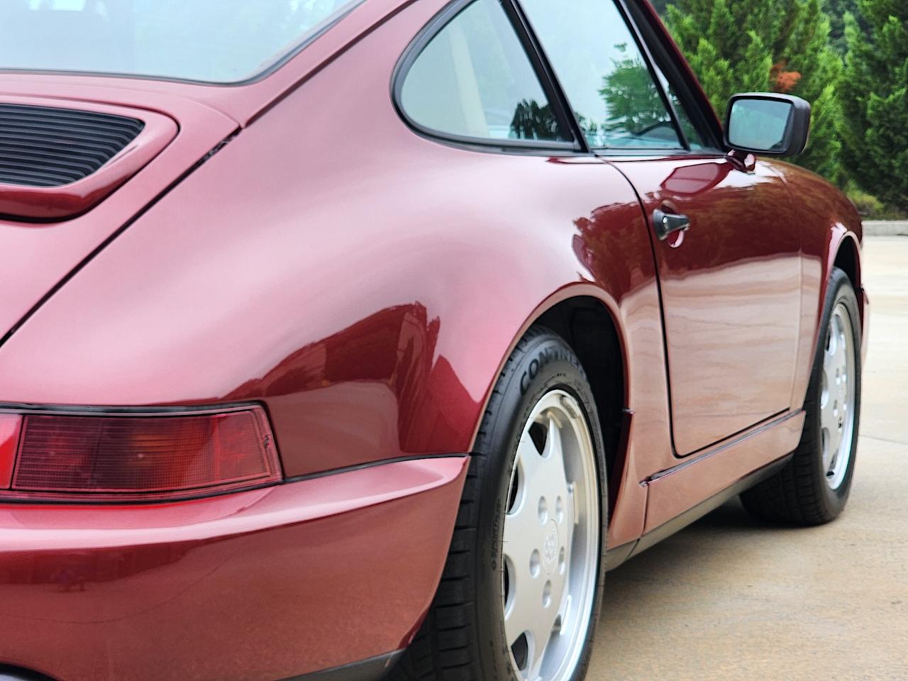 Porsche 911 Carrera 2  1990