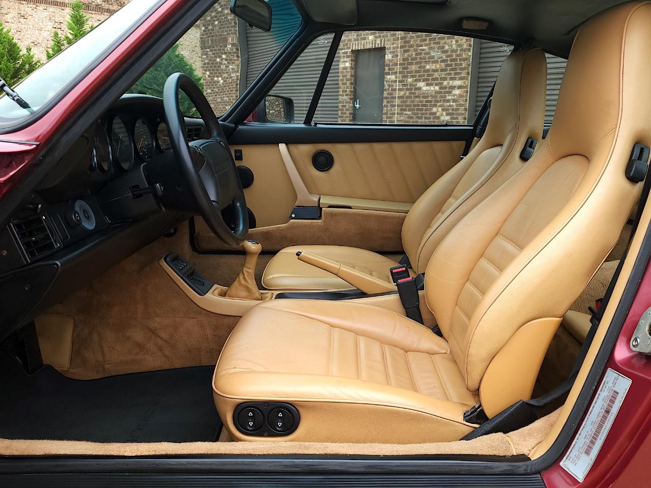 Porsche 911 Carrera 2  1990