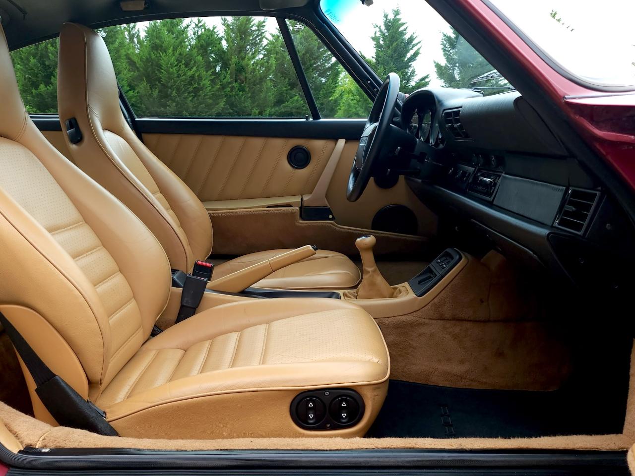 Porsche 911 Carrera 2  1990