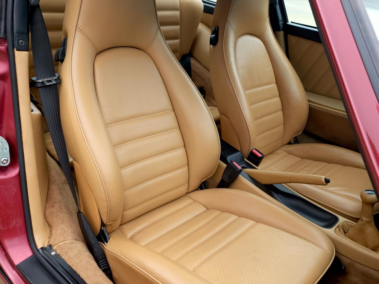 Porsche 911 Carrera 2  1990