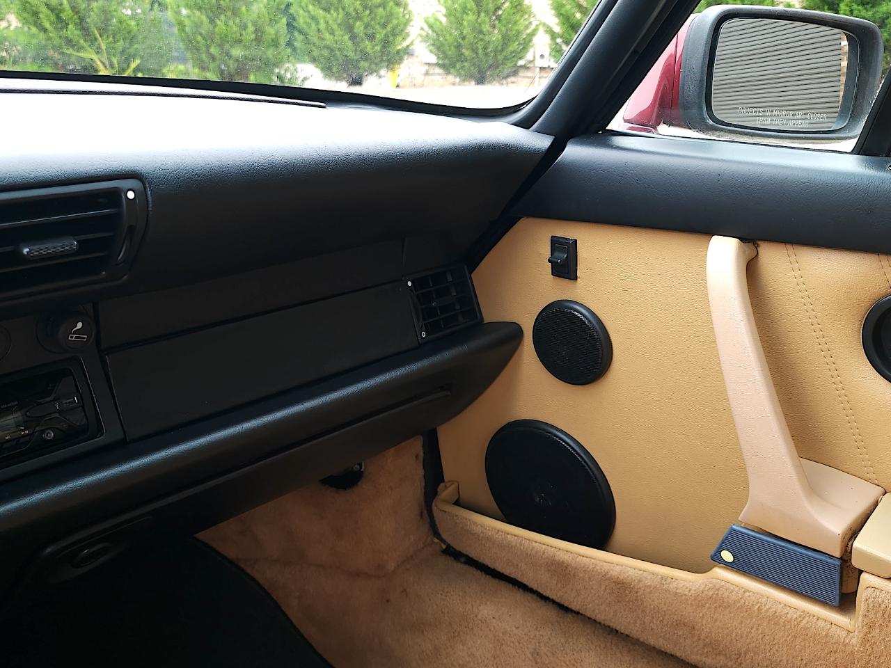 Porsche 911 Carrera 2  1990