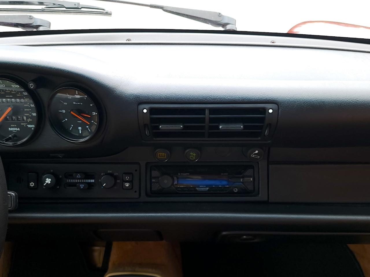 Porsche 911 Carrera 2  1990