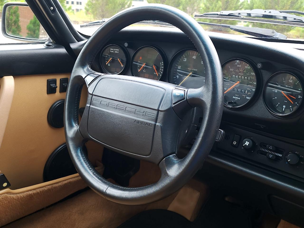 Porsche 911 Carrera 2  1990