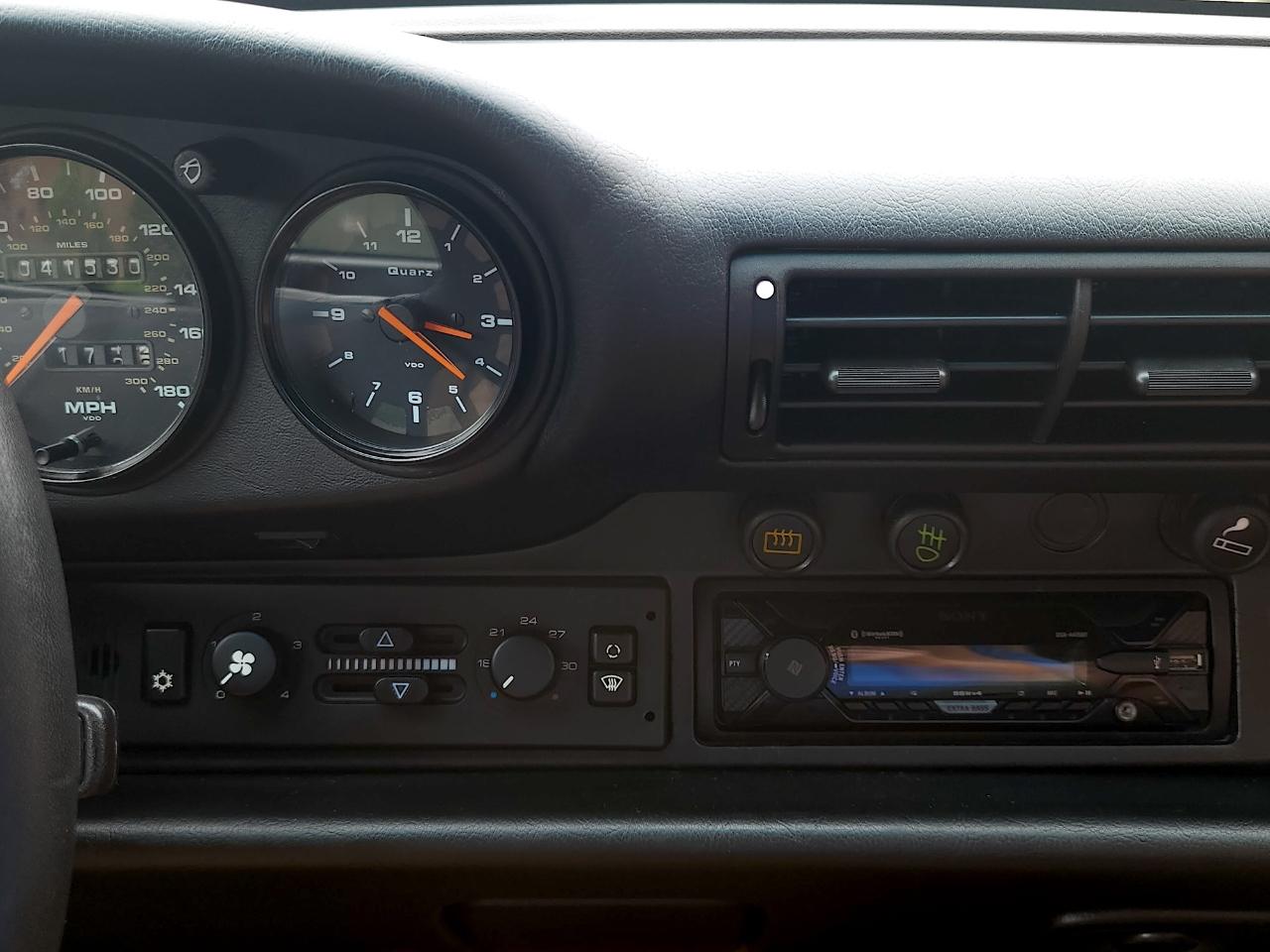 Porsche 911 Carrera 2  1990