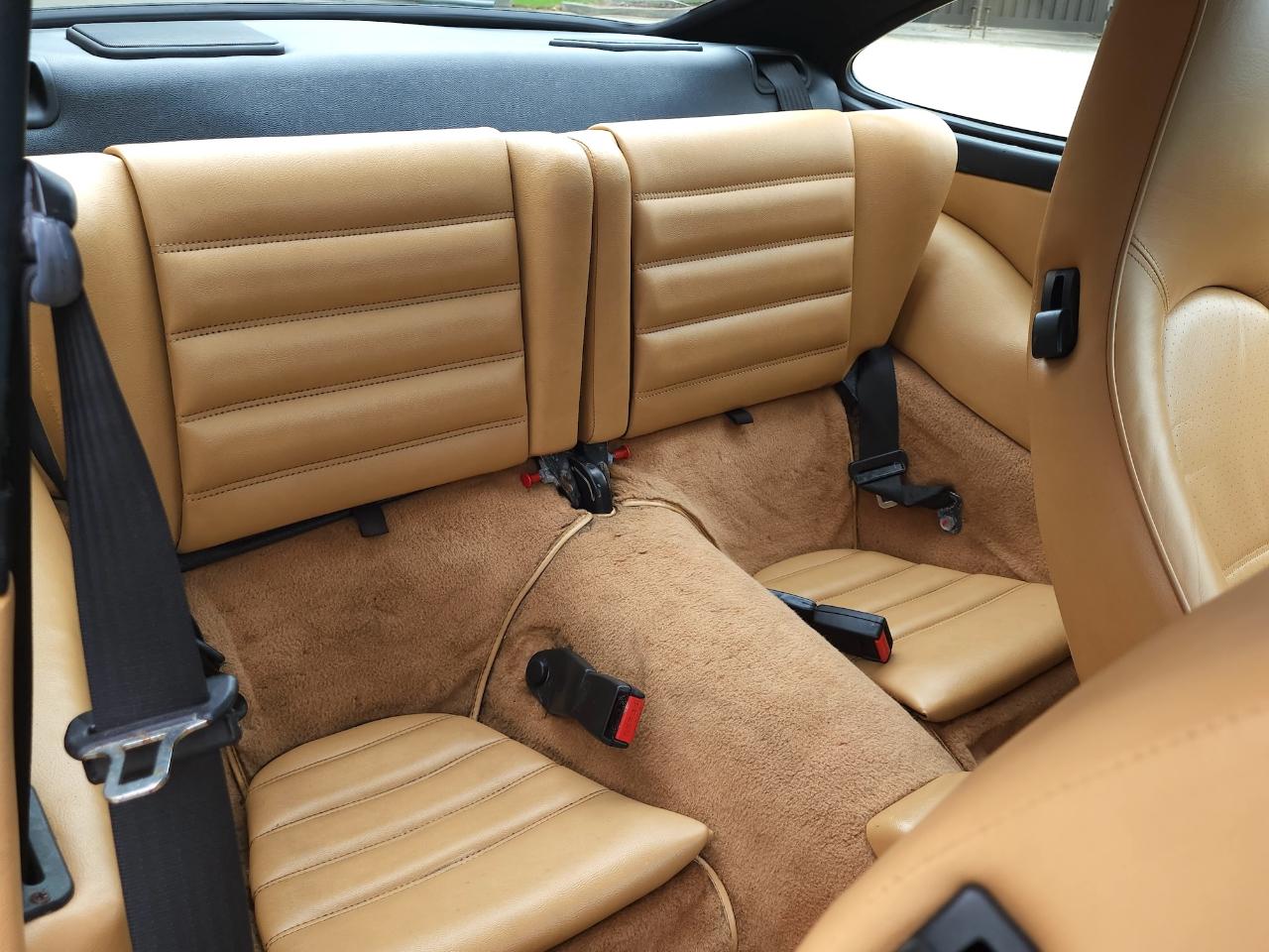 Porsche 911 Carrera 2  1990