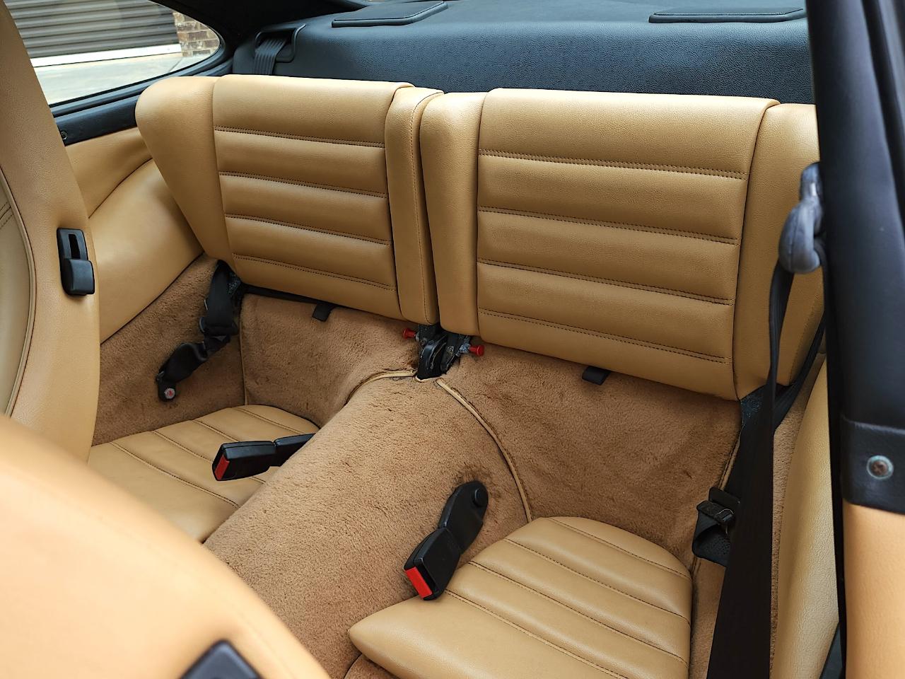 Porsche 911 Carrera 2  1990