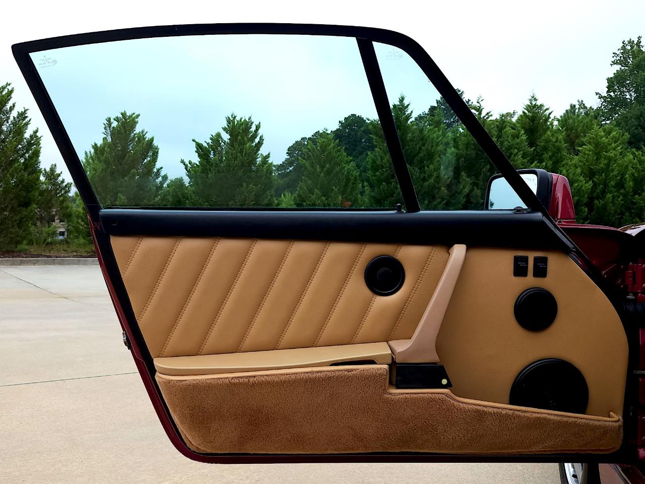 Porsche 911 Carrera 2  1990