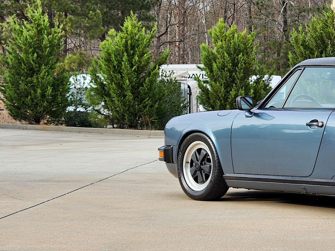 Porsche 911 Carrera  1988