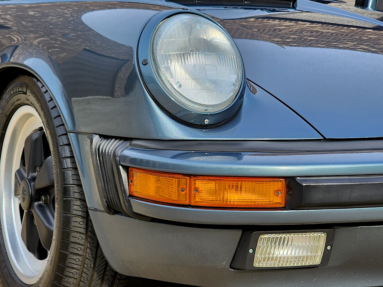 Porsche 911 Carrera  1988