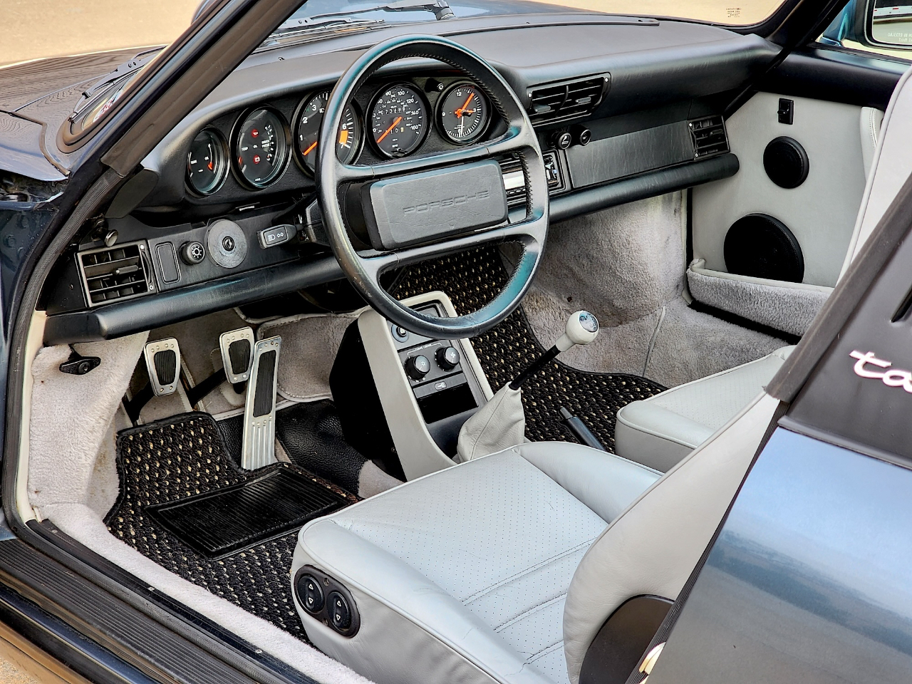 Porsche 911 Carrera  1988