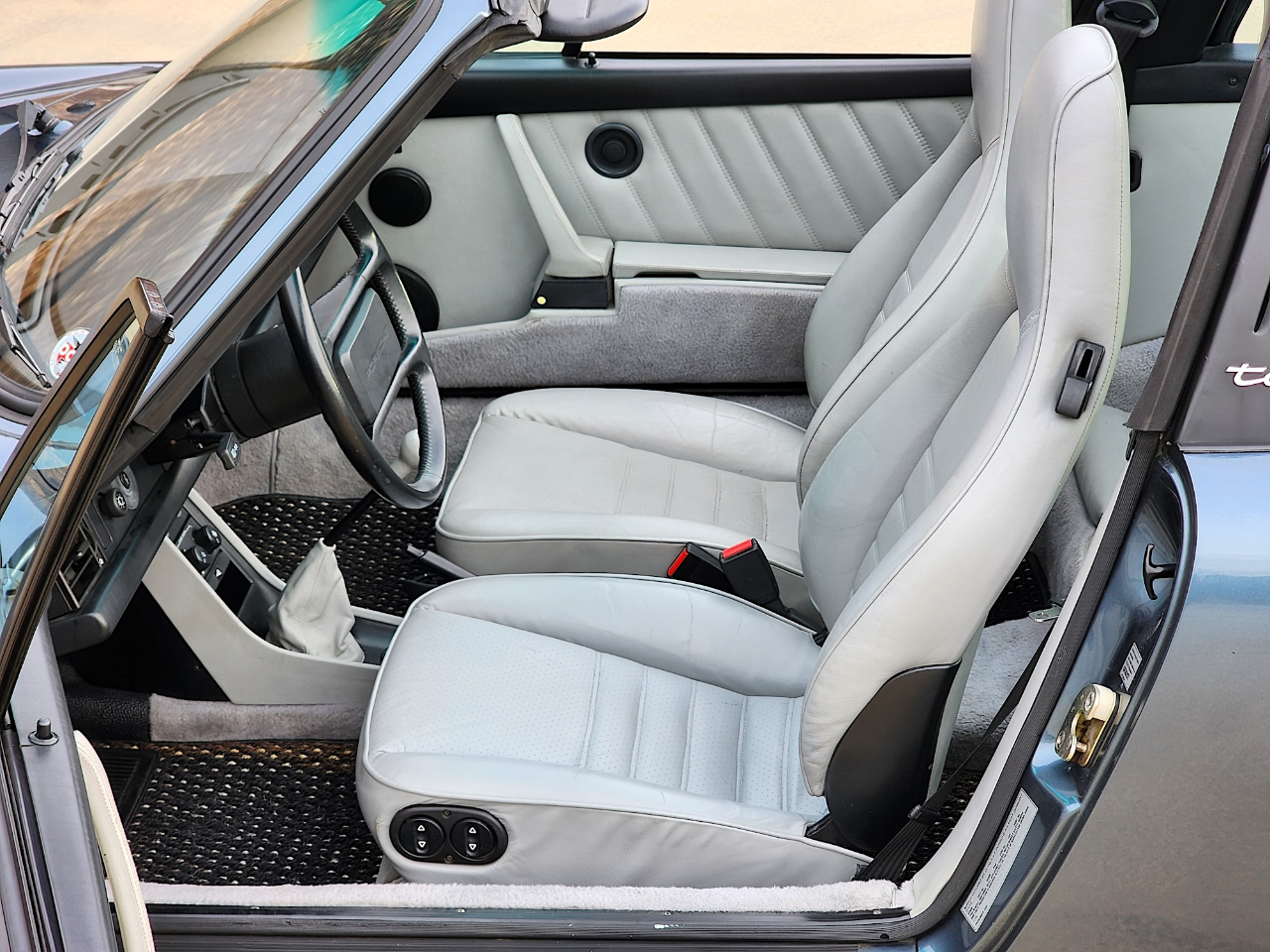 Porsche 911 Carrera  1988