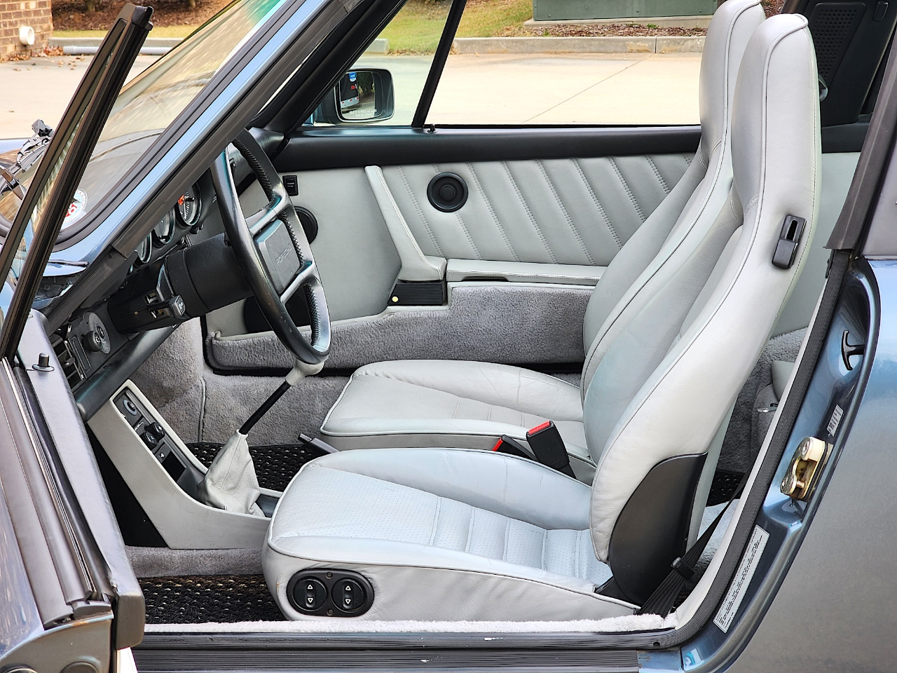 Porsche 911 Carrera  1988