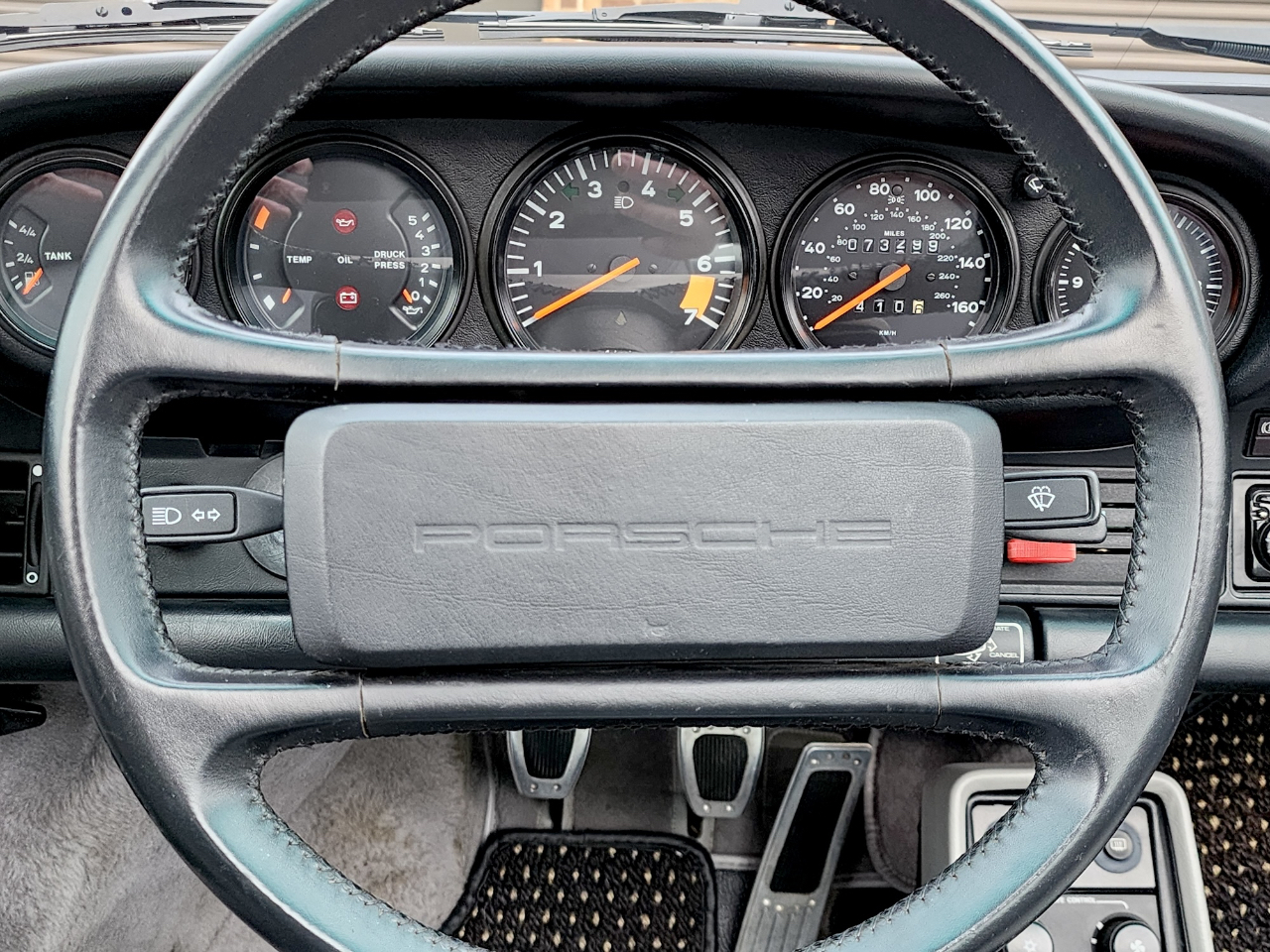 Porsche 911 Carrera  1988