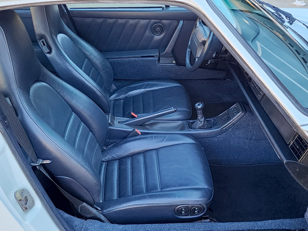 Porsche 911 Carrera  1990