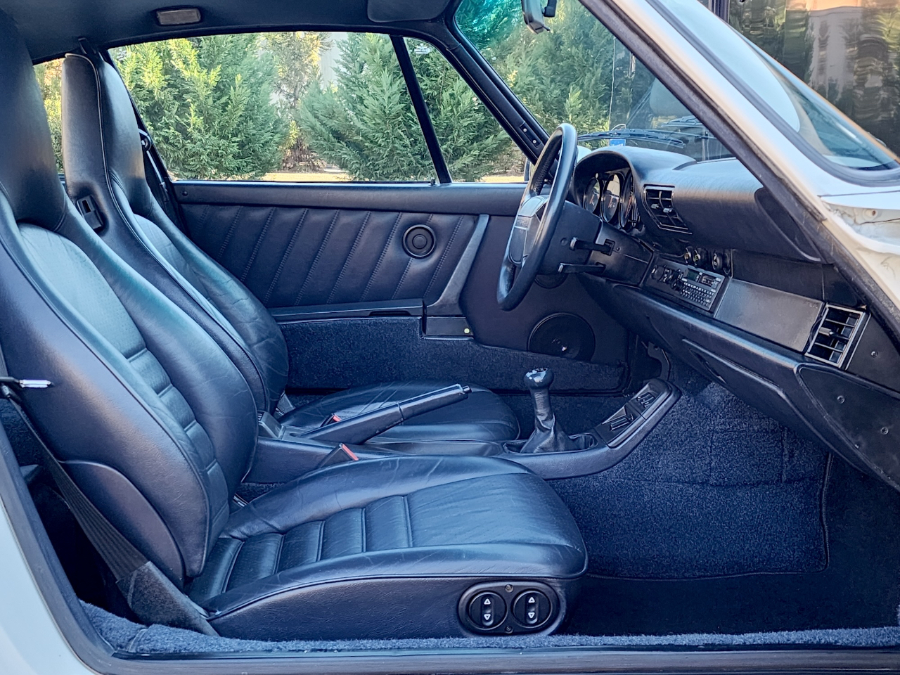 Porsche 911 Carrera  1990