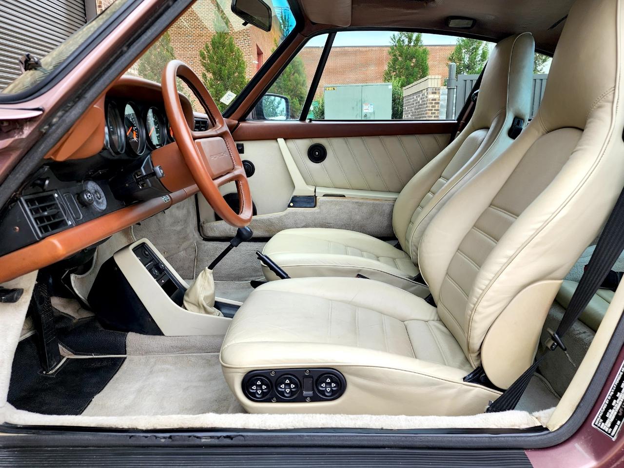 Porsche 911 Carrera  1987